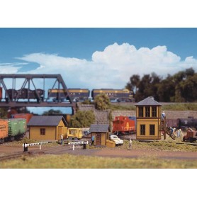 Walthers Cornerstone 3852 (N) Trackside Structures Set -- Kit