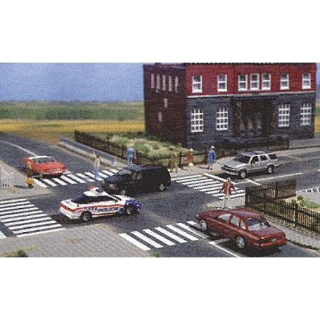 BUSCH 9712 (HO) Intersection w/Pedestrian Crossings
