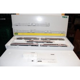 TRIX 22205 (HO) Electric Powered Rail Car Train - ICE 3 - Set - (5) (consignment)