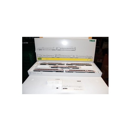 TRIX 22205 (HO) Electric Powered Rail Car Train - ICE 3 - Set - (5) (consignment)
