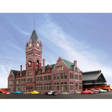Walthers Cornerstone 2946 (HO) Milwaukee Everett Street Station and Train Shed