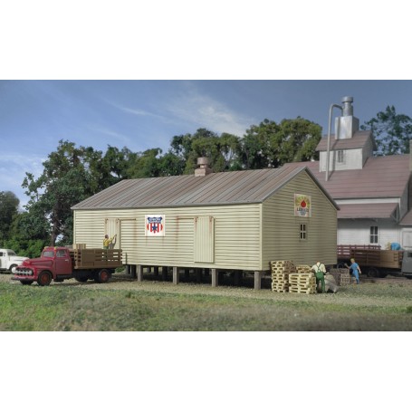 Walthers Cornerstone 3230 (N) Co-Operative Storage Shed on Pilings -- Kit