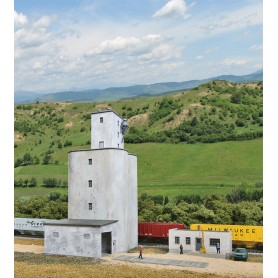Walthers Cornerstone 3860 (N) Prairie Co-Op Elevator -- Kit