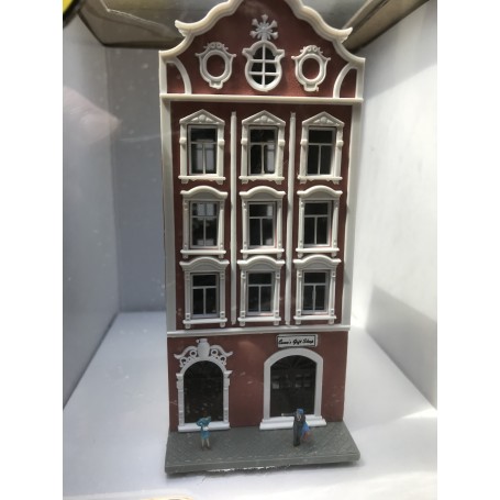 Model Power 2577 (N) Build-Up Buildings Lighted w/Two Figures -- Cuomo's Gifts