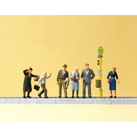 Preiser 79148 (N) Pedestrians - At Bus Stop